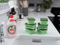 Fairy Original non‑scratch търкалки 6 броя за чисти и здрави съдове без усилие.
