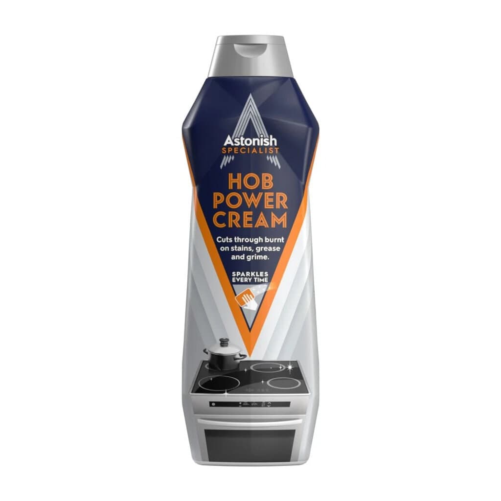 Опаковка на Astonish Specialist Hob Cleaner (500 мл), показваща продукта и акцентираща върху приложението му за керамични котлони.