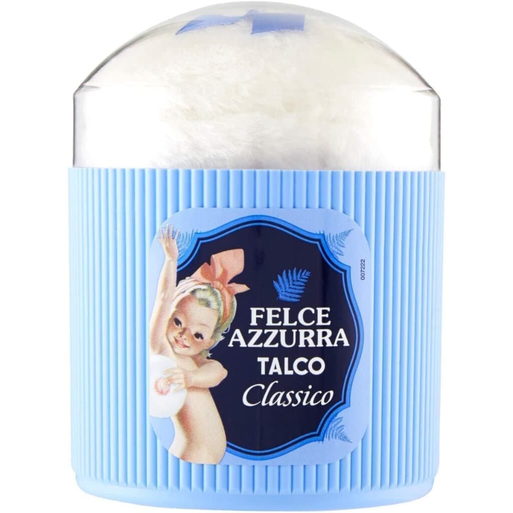 Опаковка на Felce Azzurra Talco Classico 250 г с пухче за нанасяне, показваща емблематичния син дизайн и логото на марката.