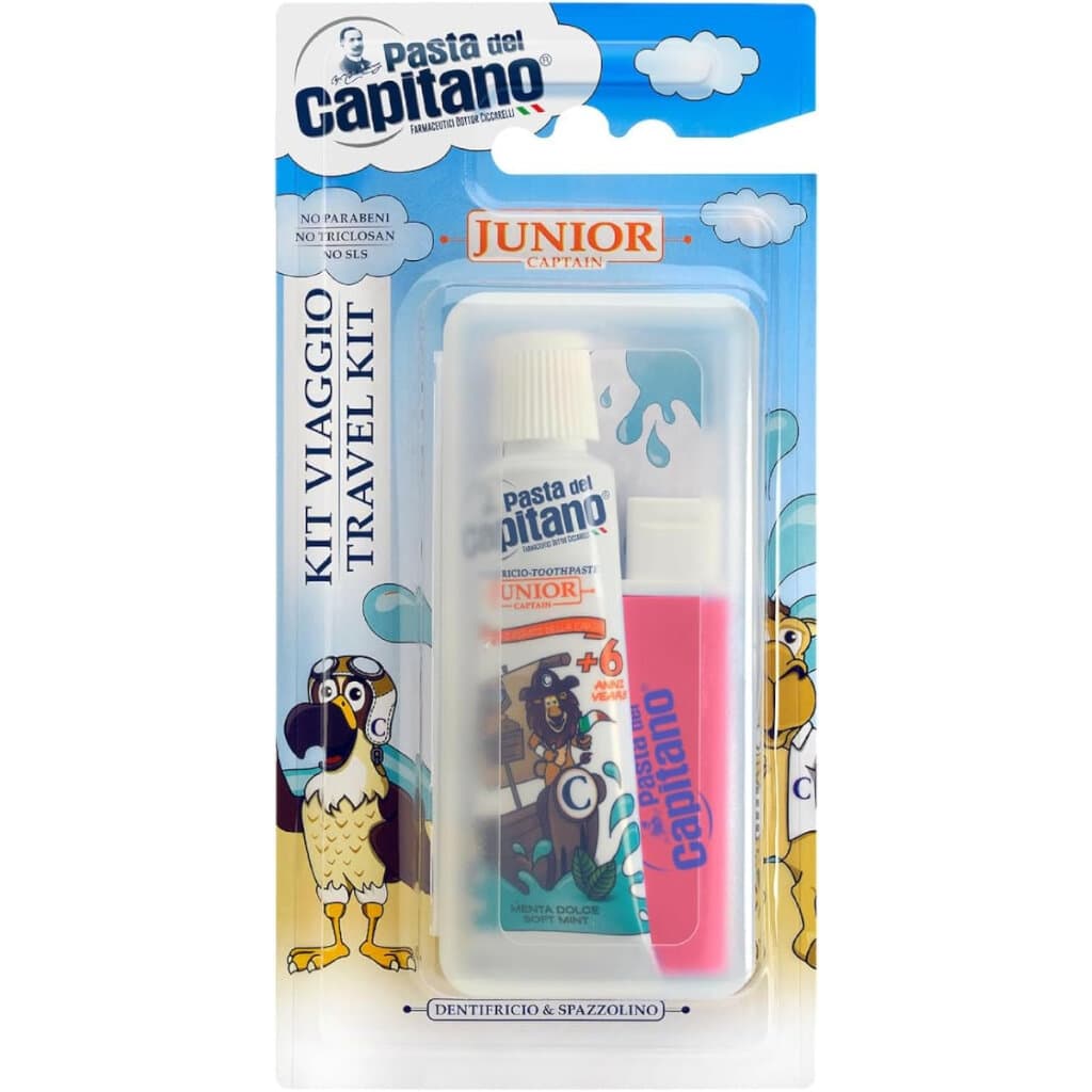 Опаковка и преден изглед на Pasta del Capitano Junior Travel Kit | Комплект за Орална Хигиена за Пътуване за Деца