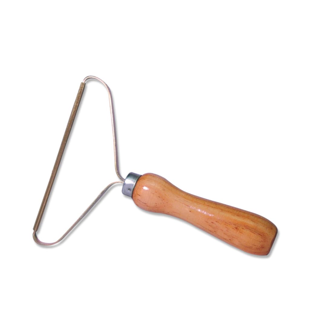 Professional Knot Fuzz Remover with Handle в опаковка, уред за премахване на възли и мъх от текстилни изделия.