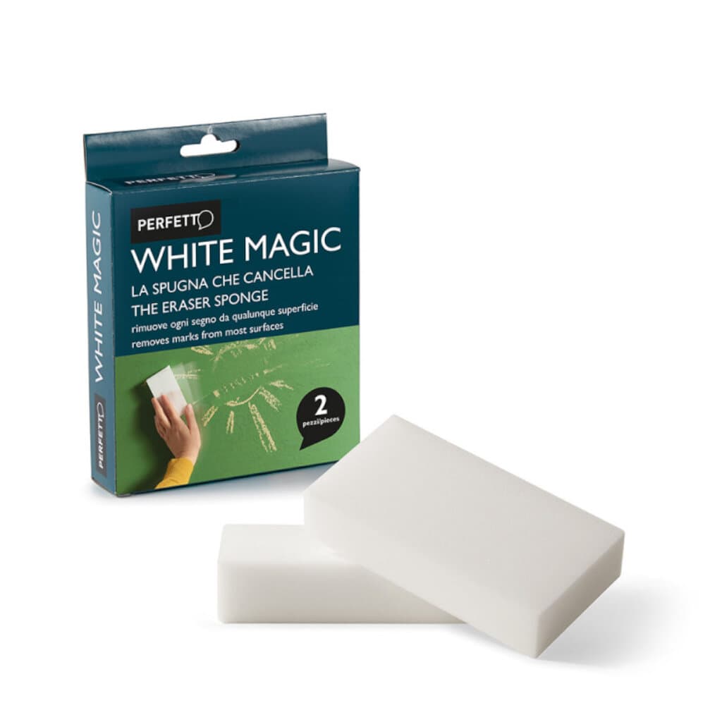 White Magic абразивна гъба в оригиналната опаковка премахва петно от стена.